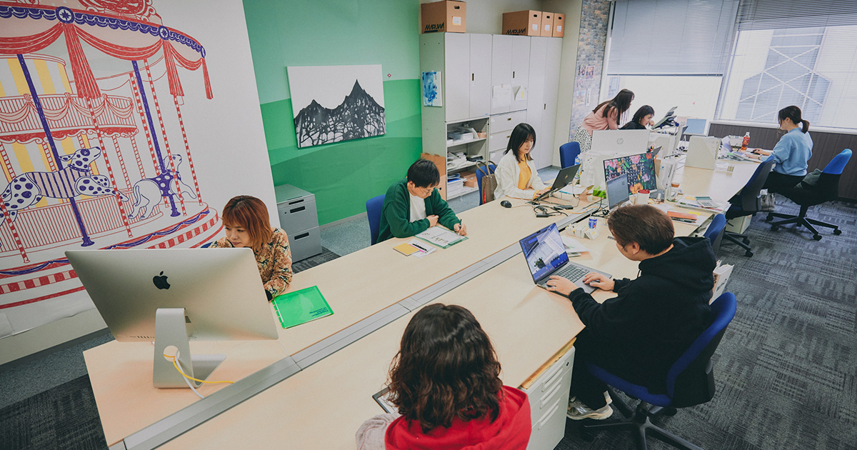 KV3野原ホールディングス社内仕事風景画像