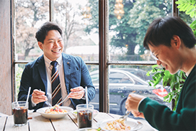 Schedule 一日の流れ クライアントとランチミーティング風景